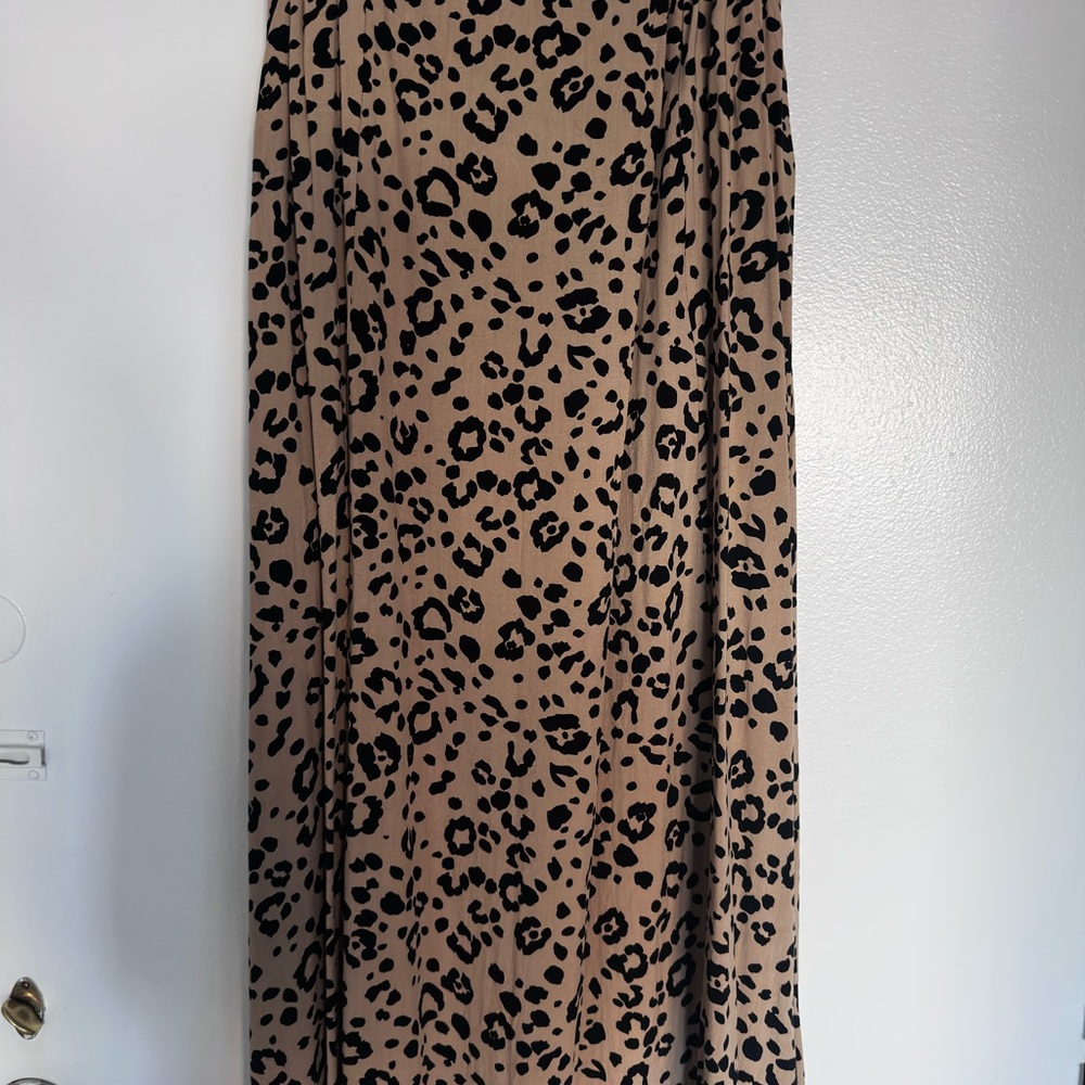 Elegant Tan and Black Leopard Maxi Skirt